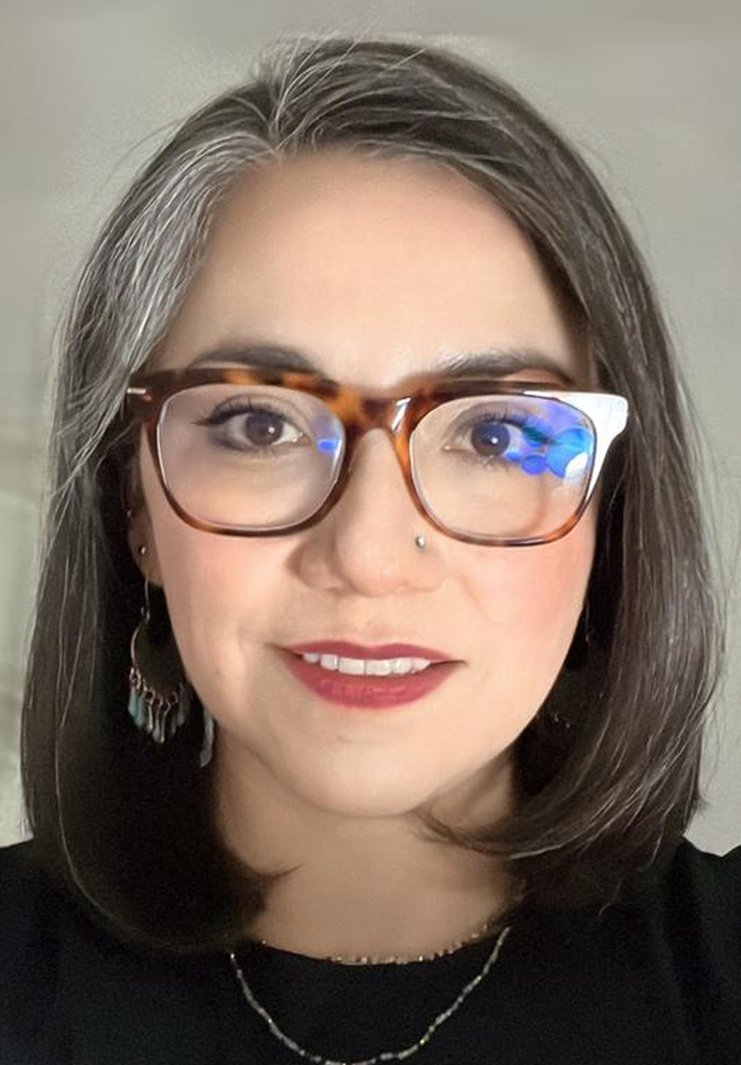 Retrato de la Dra. Claudia Nayeli Cruz Gómez, médica psiquiatra